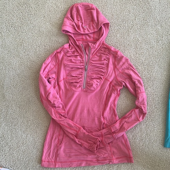 Lululemon long sleeve running shirt with reflective details - Picture 2 of 3